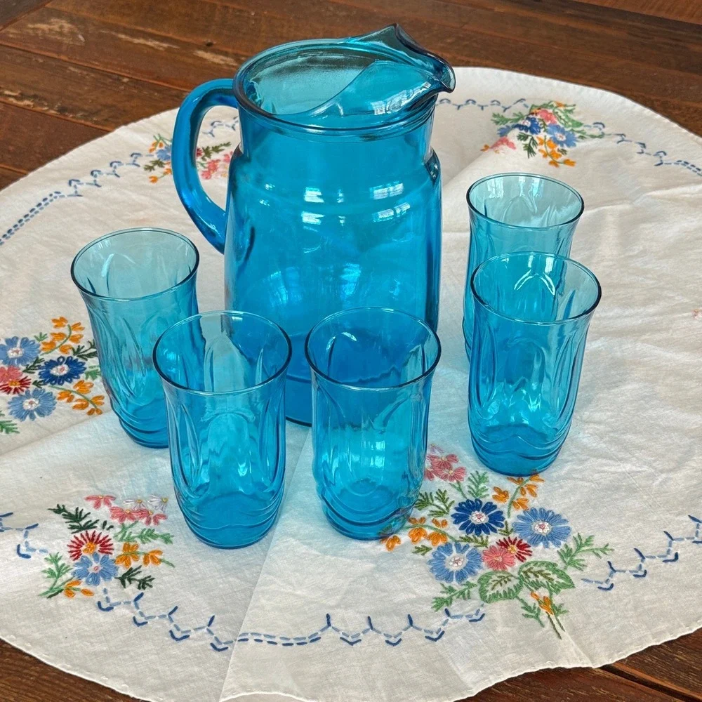 The Unbranded Brand vintage aqua